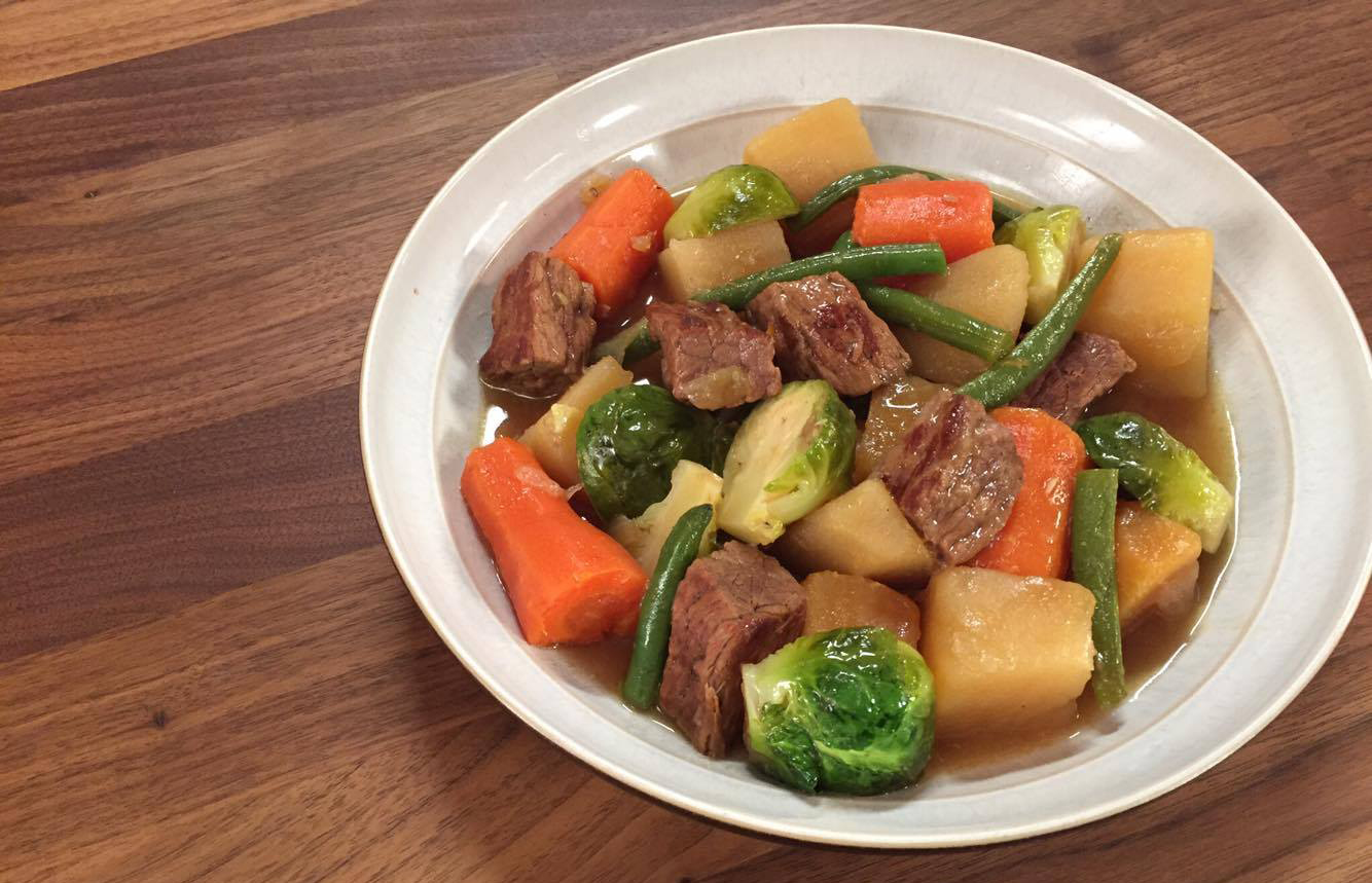 Plat De Boeuf Bouilli Servi Avec Des Légumes Bouilli de bœuf aux légumes | Accessibilité Média Inc.